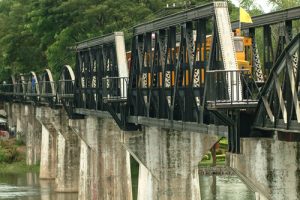 Besuchen Brücke über den Fluss Kwai