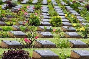 Besuchen sie den Kanchanaburi Kriegsfriedhof